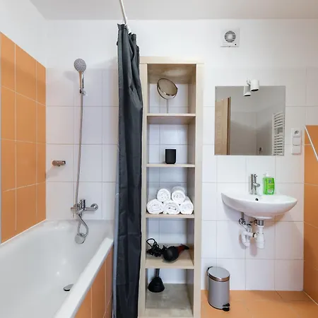 Next To Kinsky Garden Apartment *