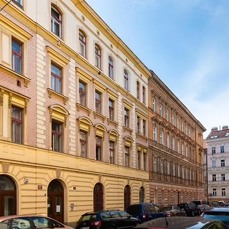 Apartment Next To Kinsky Garden
